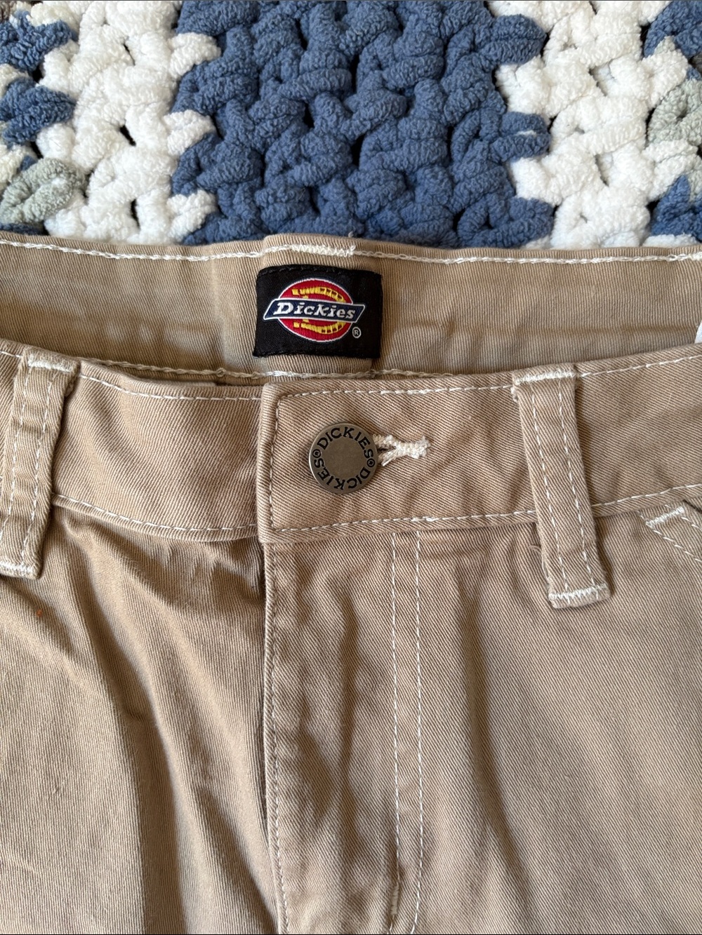 Dickies Women's Khaki Utility Cargo Shorts - Picture 4 of 6